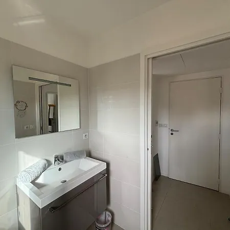 Le Syracuse Apartment *